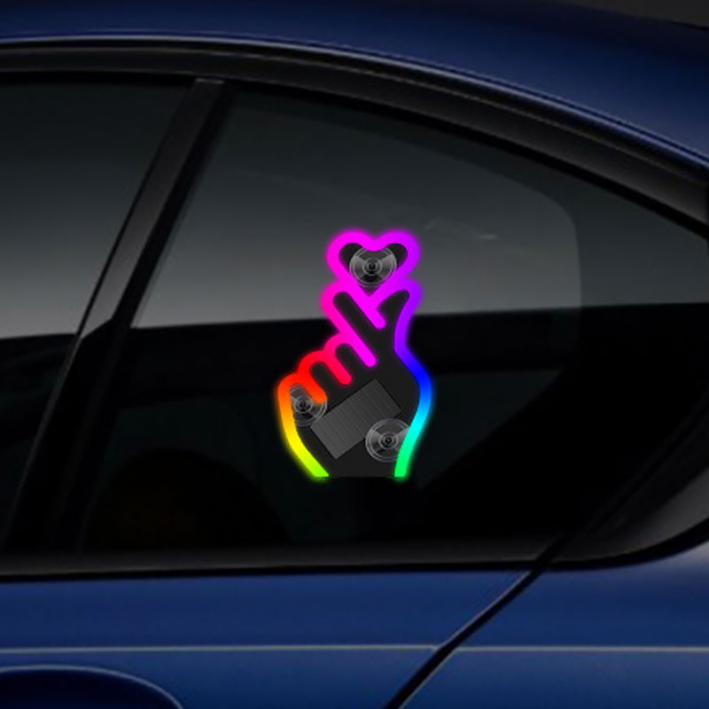 Hjerteformet LED-stemningsbelysning installert i bilen