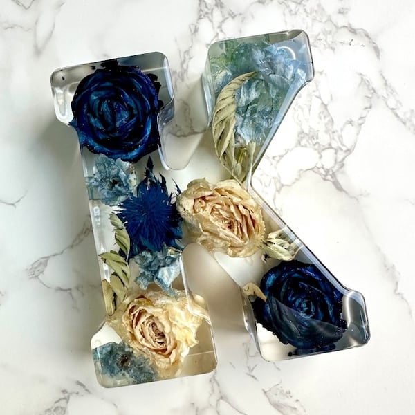 🌸Siste dag: 49 % rabatt – Nattlampe i harpiks med blomstermotiv