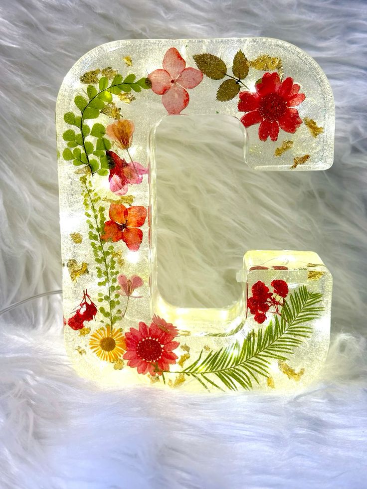 🌸Siste dag: 49 % rabatt – Nattlampe i harpiks med blomstermotiv