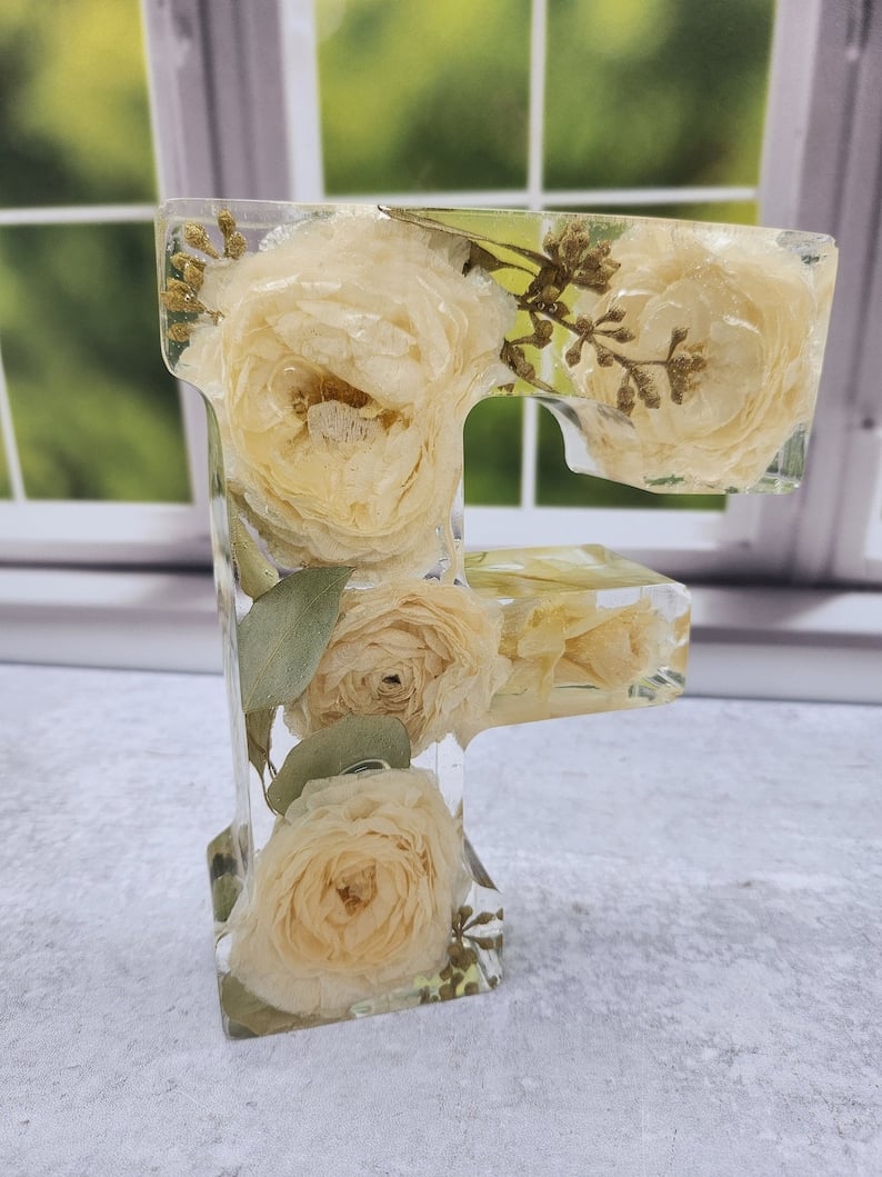 🌸Siste dag: 49 % rabatt – Nattlampe i harpiks med blomstermotiv