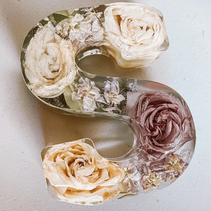 🌸Siste dag: 49 % rabatt – Nattlampe i harpiks med blomstermotiv
