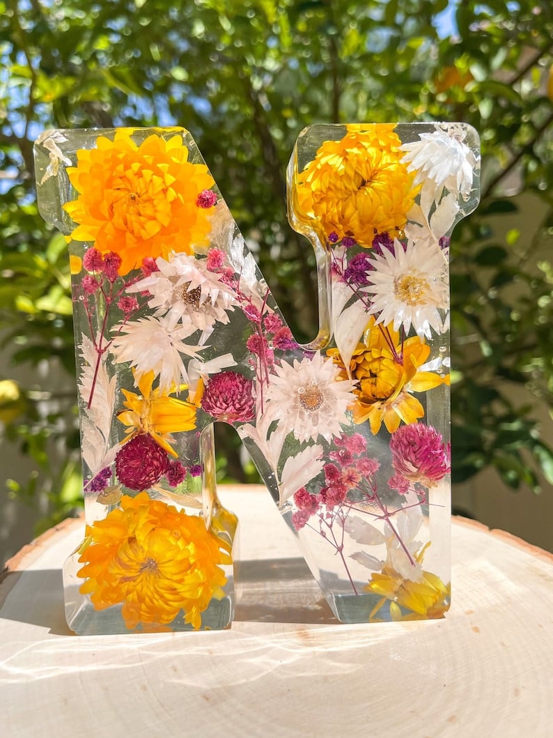 🌸Siste dag: 49 % rabatt – Nattlampe i harpiks med blomstermotiv
