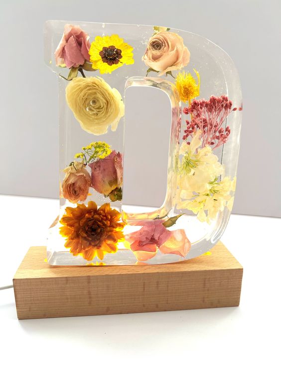 🌸Siste dag: 49 % rabatt – Nattlampe i harpiks med blomstermotiv