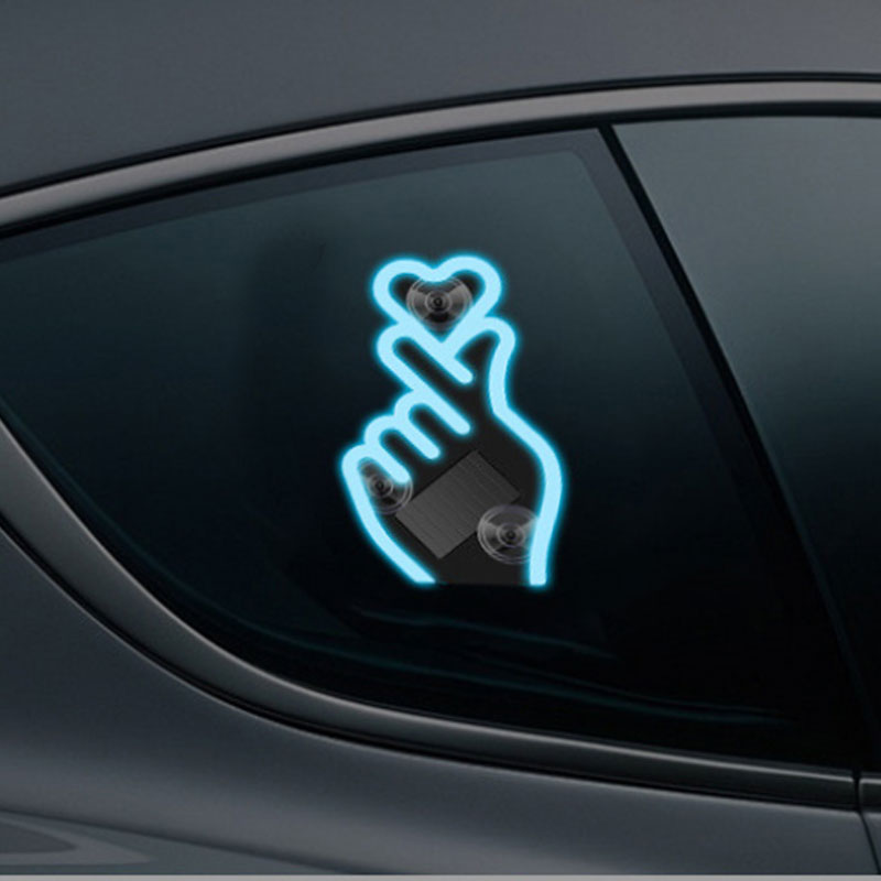 Hjerteformet LED-stemningsbelysning installert i bilen