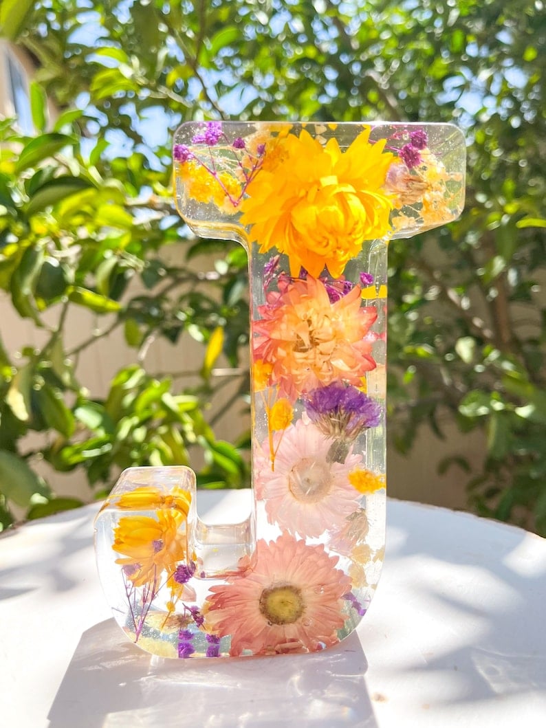 🌸Siste dag: 49 % rabatt – Nattlampe i harpiks med blomstermotiv