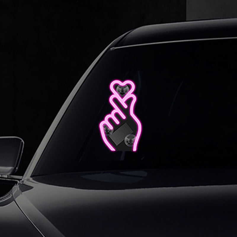 Hjerteformet LED-stemningsbelysning installert i bilen