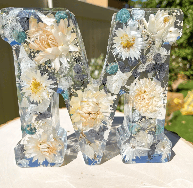 🌸Siste dag: 49 % rabatt – Nattlampe i harpiks med blomstermotiv