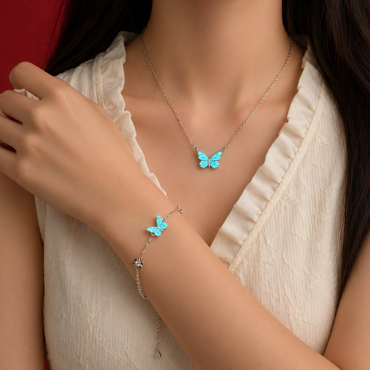 🦋💙Sett med lysende sommerfugl-anhengskjede og armbånd