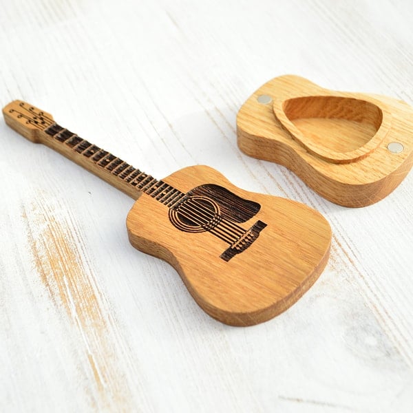 🎁Plukkeboks i tre til akustisk gitar🎸