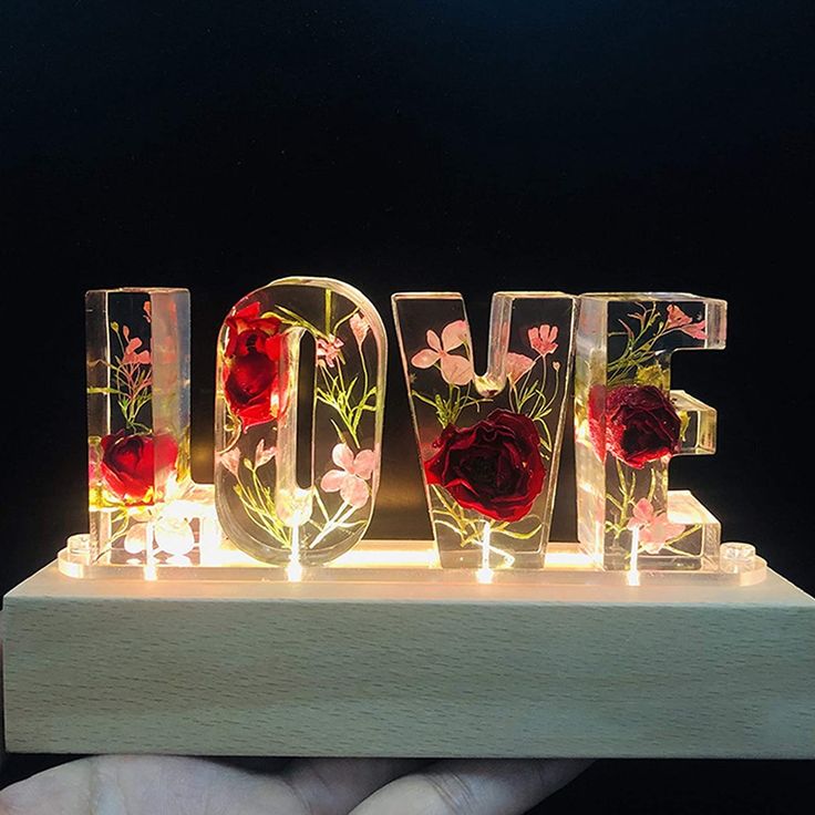 🌸Siste dag: 49 % rabatt – Nattlampe i harpiks med blomstermotiv