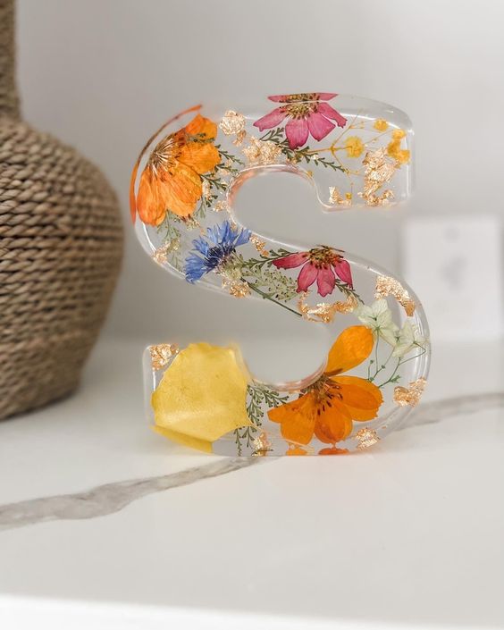 🌸Siste dag: 49 % rabatt – Nattlampe i harpiks med blomstermotiv