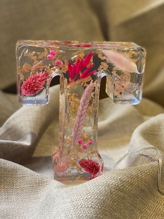 🌸Siste dag: 49 % rabatt – Nattlampe i harpiks med blomstermotiv