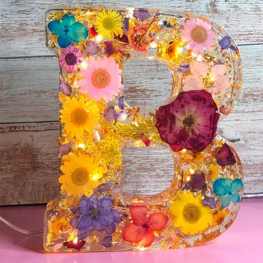 🌸Siste dag: 49 % rabatt – Nattlampe i harpiks med blomstermotiv