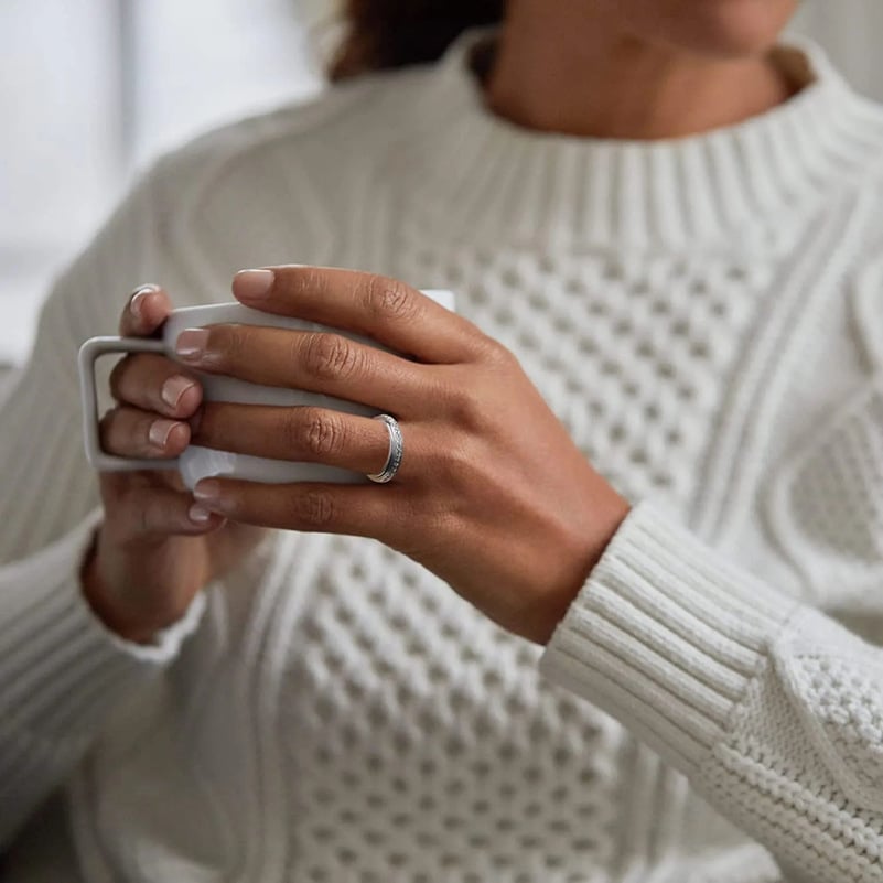 🎁Kun i dag 49 % rabatt – Glitrende snurrende ring, lindrer angst, symboliserer løfter og lykke, vanntett og fargebestandig