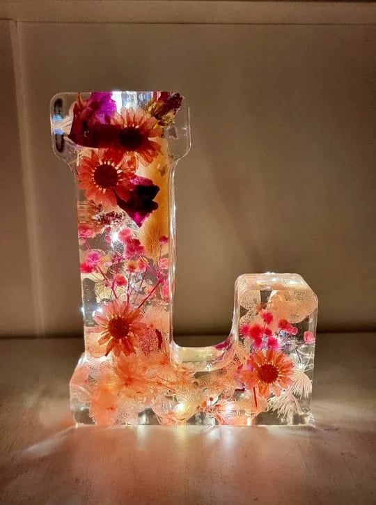 🌸Siste dag: 49 % rabatt – Nattlampe i harpiks med blomstermotiv